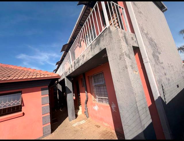 11 BEDROOM HOUSE FOR SALE IN OLIEVENHOUTBOSCH
